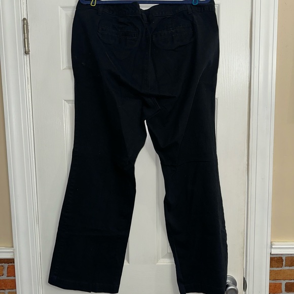 Women’s Old Navy Mid-Rise Boot Cut Khakis (black) size 18 - Picture 7 of 8